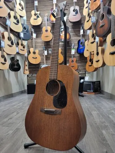 Martin Guitars - D-15M